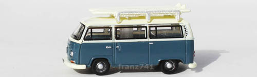 PKWs-Oxford-Diecast-NVW003-VW-T2-Bus-mit-Surfbretter-blau-creme