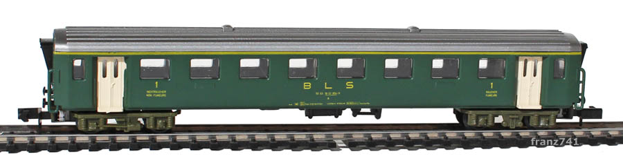 Arnold-3711-EW-I-Personenwagen-BLS-gruen-1Klasse