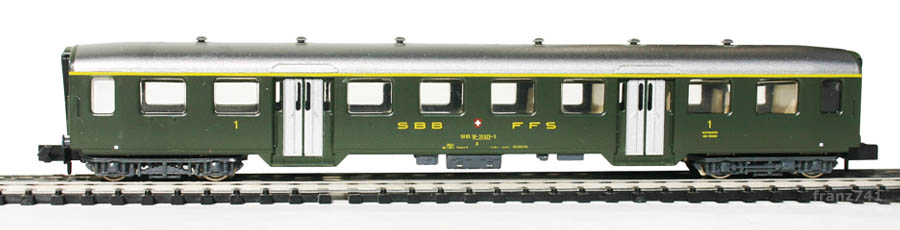 Arnold-3715-Leichtstahl-Personenwagen-SBB-1Klasse