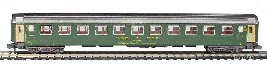 Kato-Hobbytrain-20017-UIC-Personenwagen-SBB_2Klasse-altes-Logo