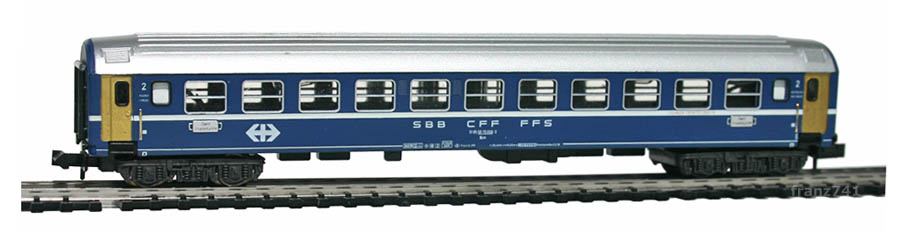 Minitrix-13067-Schlafwagen-SBB-2Klasse