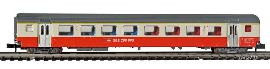 Minitrix-13320-SwissExpress-Personenwagen-SBB-1Klasse