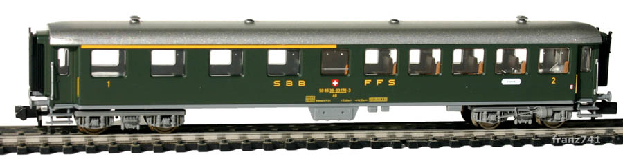 verk-Fleischmann-8138-Stahl-Personenwagen-SBB-1-2Klasse